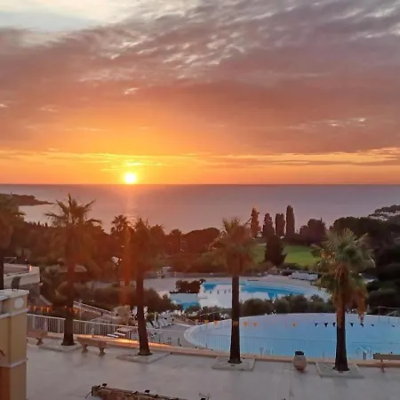 Village Cap Esterel Agay St Raphael Vue Et Piscine * Сен-Рафаэль