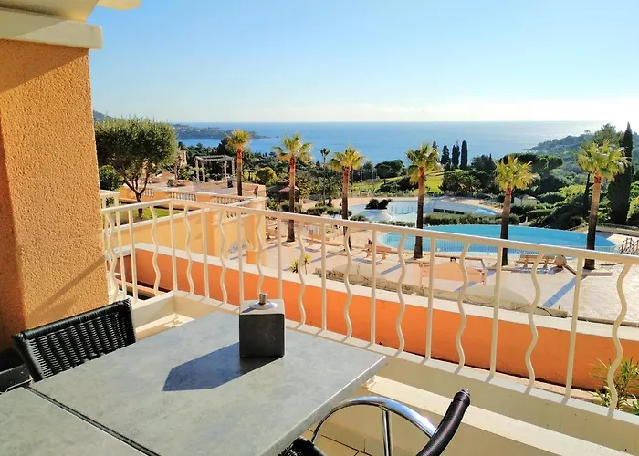 Village Cap Esterel Agay St Raphael Vue Et Piscine Апартаменты *
