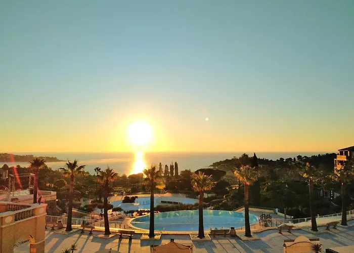 Village Cap Esterel Agay St Raphael Vue Et Piscine Lägenhet *